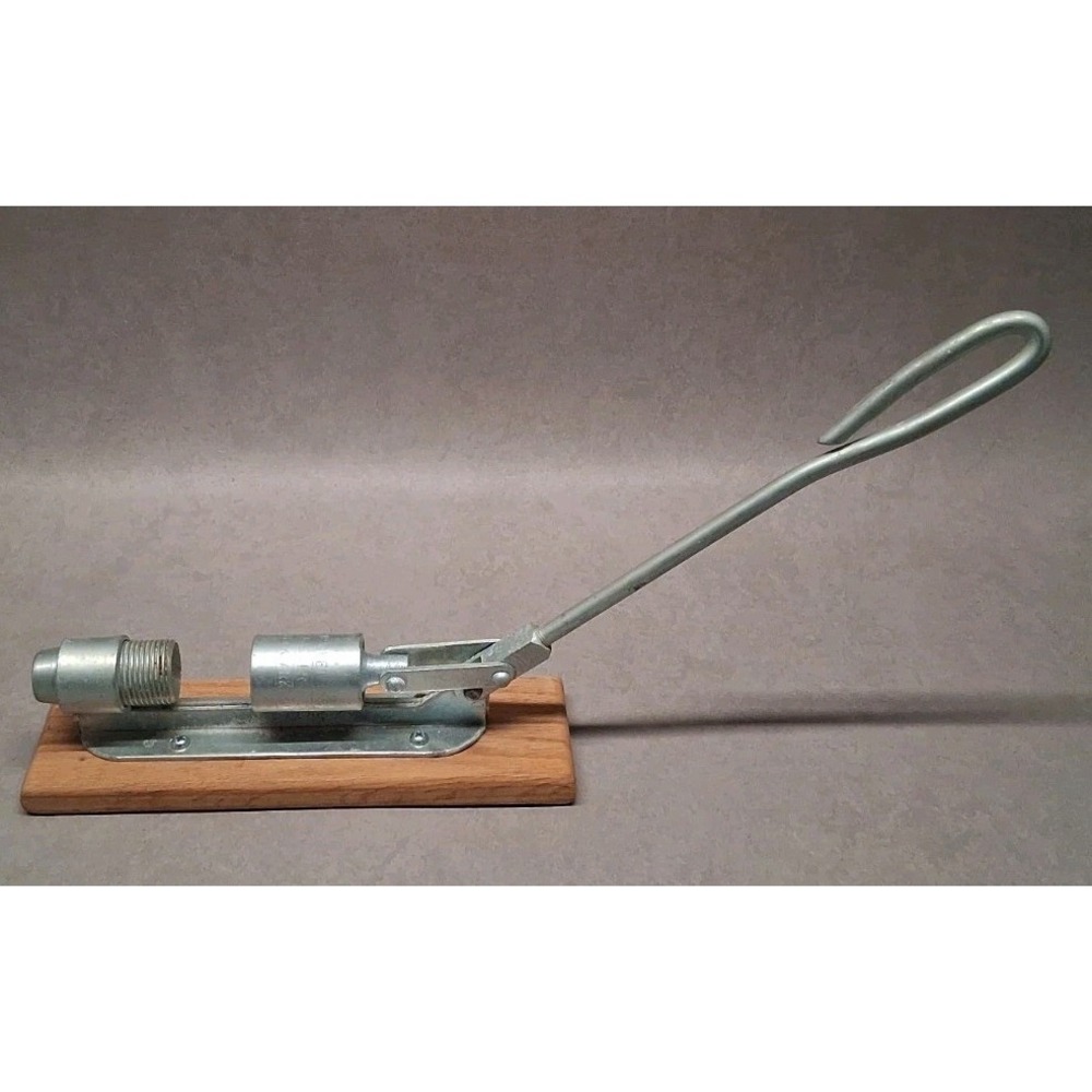 Vintage Reed Rocket Nut Cracker 1950's Model R-300 - Picture 6 of 6